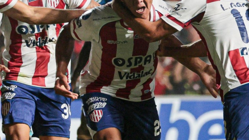 Se llama Diego Armando, entrenaba con botellas de fernet y marcó el gol del triunfo a los 94'